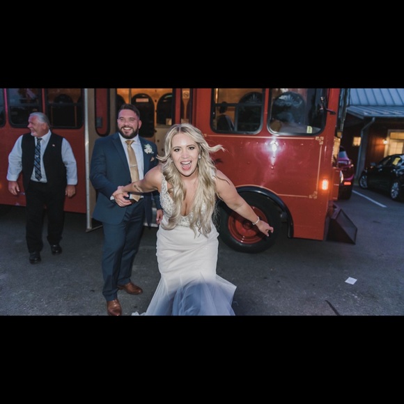 Meet your Posher, Elizabeth - Picture 2 of 3